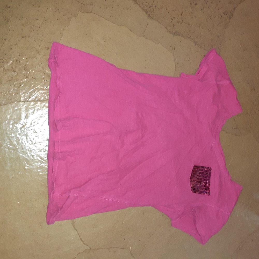 Pink tee, pocket